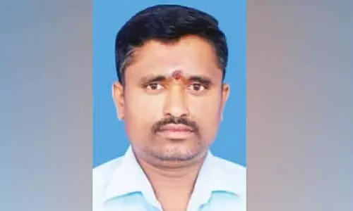 KCR के खिलाफ भ्रष्टाचार का मामला दर्ज कराने वाले व्यक्ति की तेलंगाना के भूपलपल्ली में हत्या KCR के खिलाफ भ्रष्टाचार का मामला दर्ज कराने वाले व्यक्ति की तेलंगाना के भूपलपल्ली में हत्या