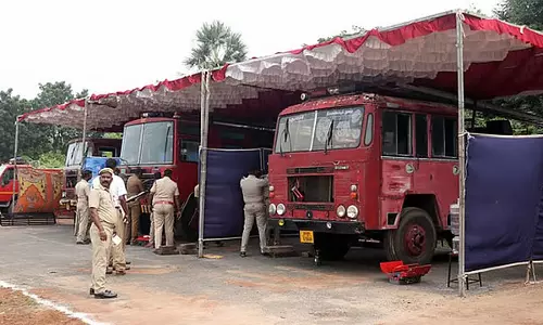 Karnataka: अग्निशमन विभाग अच्छी तरह से सुसज्जित है, लेकिन अंतर कम नहीं हुआ Karnataka: अग्निशमन विभाग अच्छी तरह से सुसज्जित है, लेकिन अंतर कम नहीं हुआ