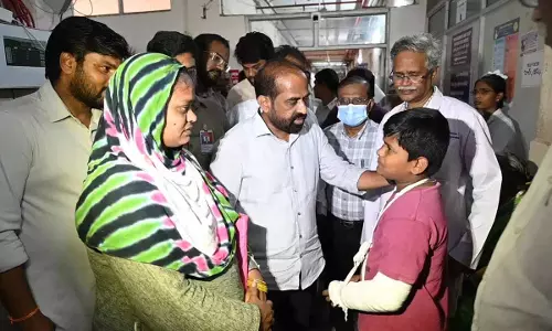 AP: स्वास्थ्य मंत्री ने अस्पताल का औचक दौरा किया