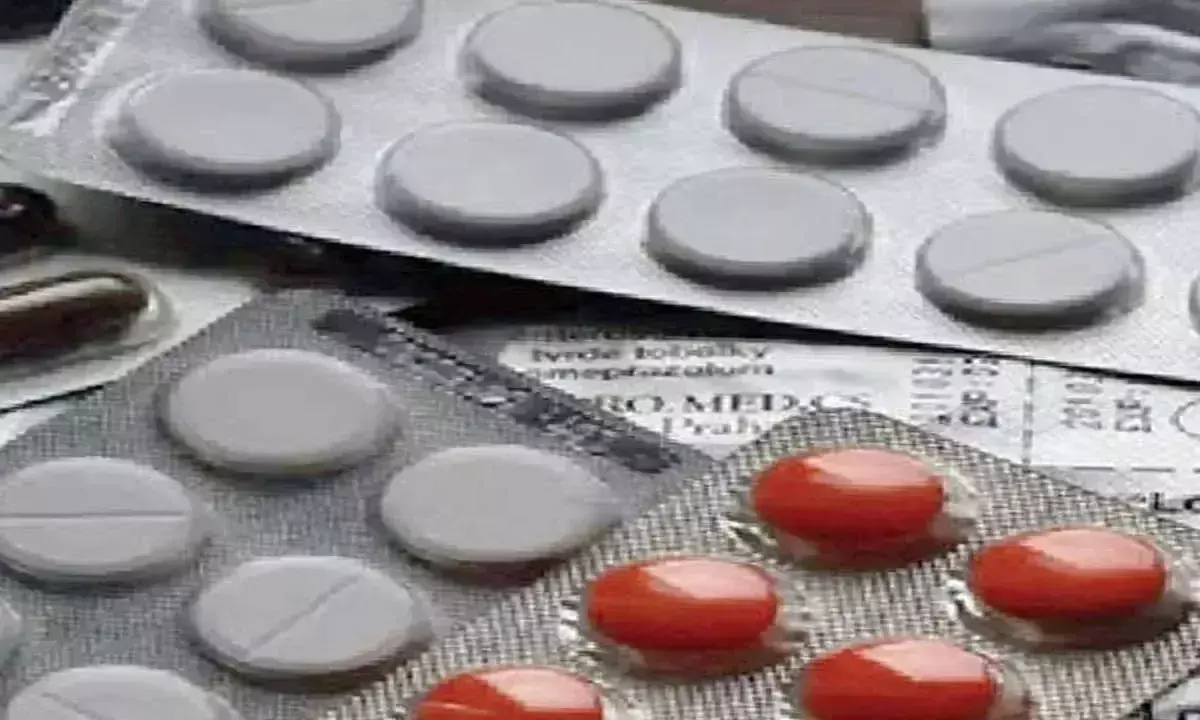 DCA ने बिना लाइसेंस के गोदाम पर छापा मारकर 6.7 लाख रुपये की दवाएं जब्त