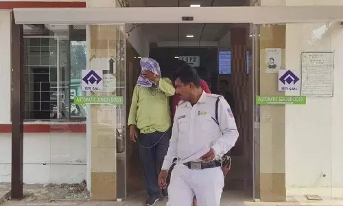 मोबाइल फोन की कीमत नहीं चुकाने पर दुर्गापुर नगर निगम का पूर्व TMC पार्षद गिरफ्तार मोबाइल फोन की कीमत नहीं चुकाने पर दुर्गापुर नगर निगम का पूर्व TMC पार्षद गिरफ्तार
