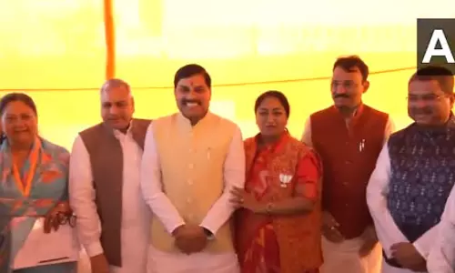 रामलीला मैदान पहुंचे CM विष्णुदेव साय, दिल्ली की नई CM रेखा गुप्ता को बधाई दी रामलीला मैदान पहुंचे CM विष्णुदेव साय, दिल्ली की नई CM रेखा गुप्ता को बधाई दी