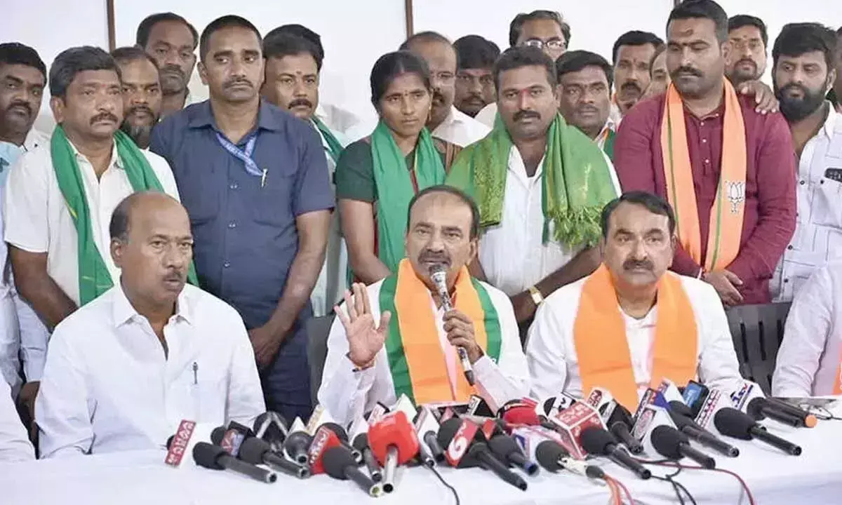 Telangana :  एटाला ने अधिकारियों को चेतावनी दी कि कांग्रेस नेताओं के सामने न झुकें