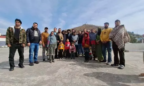 Rajouri Deaths: बधाल के आखिरी क्वारंटीन में रखे गए 15 लोगों को वापस घर भेजा गया Rajouri Deaths: बधाल के आखिरी क्वारंटीन में रखे गए 15 लोगों को वापस घर भेजा गया