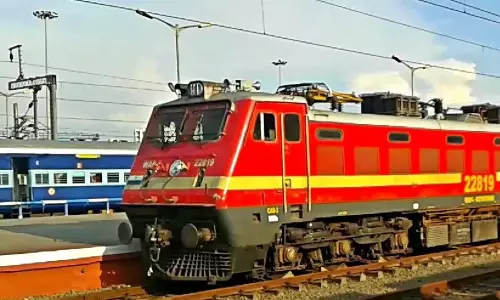 Kerala : रेलवे ने एर्नाकुलम-कायाकुलम मार्ग पर गति बढ़ाकर 100 किमी प्रति घंटा की Kerala : रेलवे ने एर्नाकुलम-कायाकुलम मार्ग पर गति बढ़ाकर 100 किमी प्रति घंटा की
