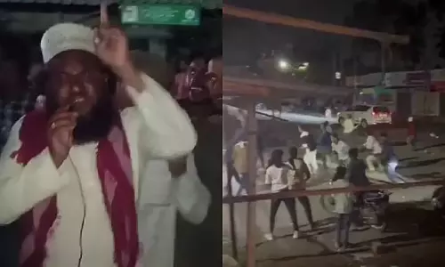पुलिस स्टेशन पर पथराव मामला: दंगा भड़काने के आरोप में मौलवी गिरफ्तार पुलिस स्टेशन पर पथराव मामला: दंगा भड़काने के आरोप में मौलवी गिरफ्तार