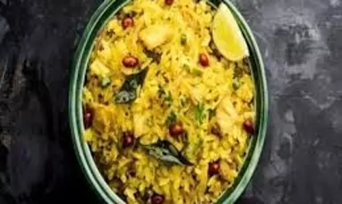 Breakfast: स्वादिष्ट पोहा बनाना है तो ट्राई करें ये रेसिपी