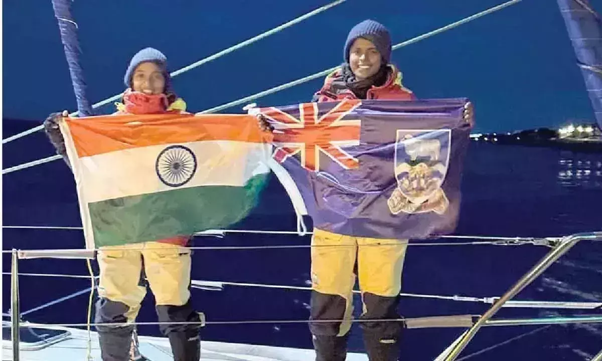 INSV तारिणी पोर्ट स्टेनली में प्रवेश कर गई