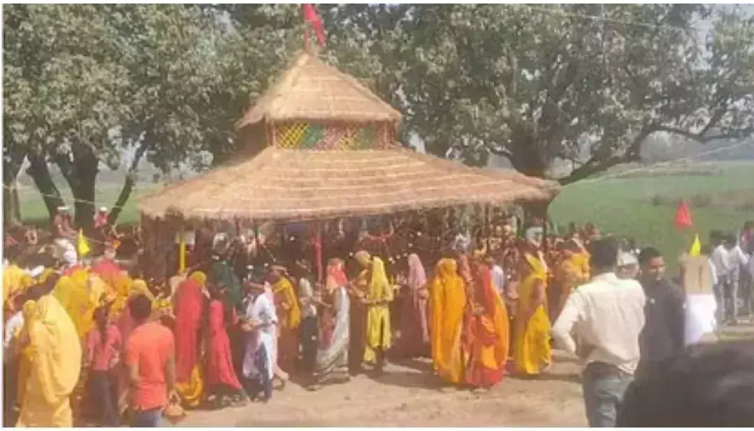 Ballia: शिव परिवार प्राण प्रतिष्ठा के लिए निकली भव्य कलश यात्रा