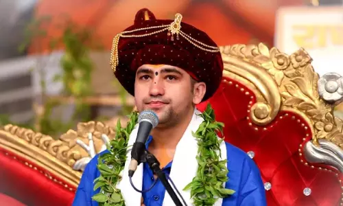 अपने ही बने कांग्रेस के लिए मुसीबत, वरिष्ठ नेता ने धीरेंद्र कृष्ण शास्त्री को लेकर दिया विवादित बयान