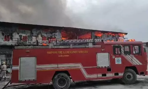 Haryana: भीषण आग में 40 श्रमिक आवास नष्ट, कोई हताहत नहीं