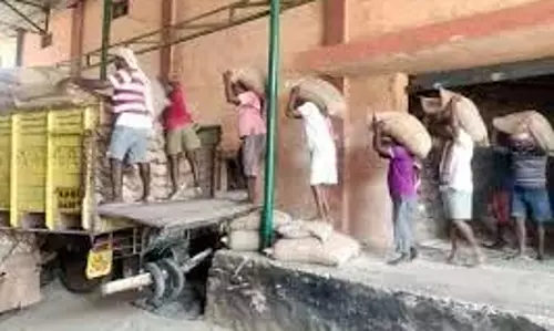 Telangana: हमाली यूनियन ने श्रम कानून को कमजोर करने की निंदा की