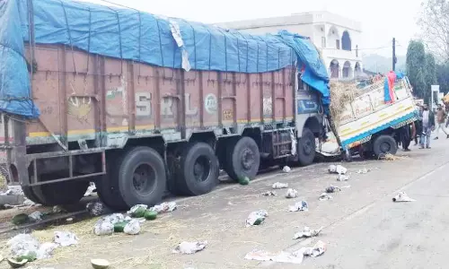 जशपुर में बड़ा हादसा, पिकअप और ट्रक के बीच हुई भिड़ंत