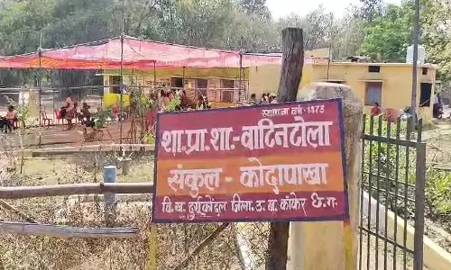 गांव में 77 साल बाद मतदान केंद्र बनाने पर ग्रामीणों में भारी उत्साह दिखा गांव में 77 साल बाद मतदान केंद्र बनाने पर ग्रामीणों में भारी उत्साह दिखा