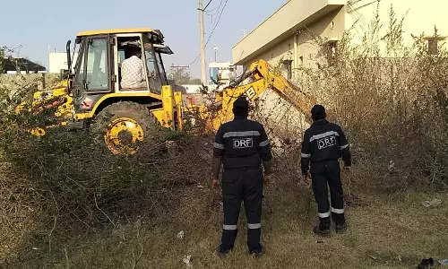 HYDRAA ने दलित कॉलोनी को अवरुद्ध करने वाली दीवार को ढहा दिया