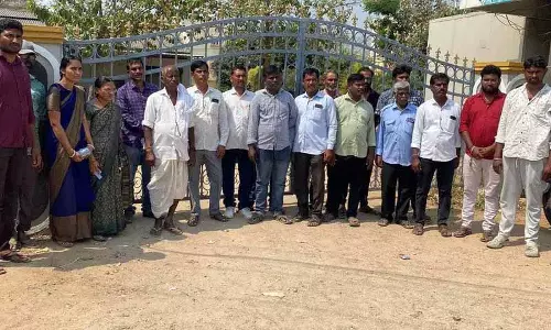 Sircilla में करीमनगर डेयरी का दूध ठंडा करने वाला केंद्र जब्त
