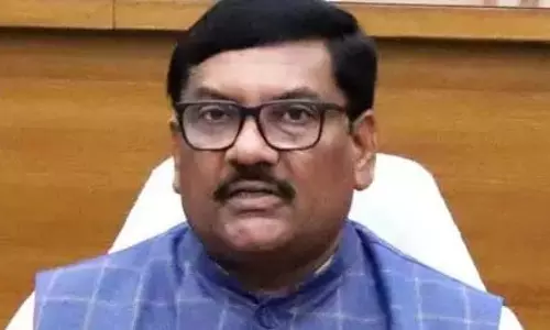 Guntur नगर निकाय के 2 सदस्यों को कर्तव्यों के निर्वहन में लापरवाही बरतने के कारण निलंबित कर दिया Guntur नगर निकाय के 2 सदस्यों को कर्तव्यों के निर्वहन में लापरवाही बरतने के कारण निलंबित कर दिया