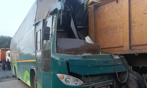 बस क्लीनर की मौत, रायपुर से प्रयागराज के लिए निकली थी बस बस क्लीनर की मौत, रायपुर से प्रयागराज के लिए निकली थी बस