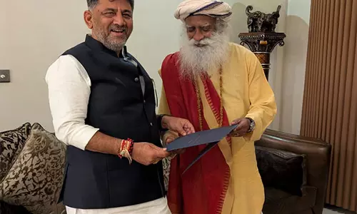 कर्नाटक के डिप्टी सीएम DK शिवकुमार ने आध्यात्मिक गुरु सद्गुरु जग्गी वासुदेव से मुलाकात की कर्नाटक के डिप्टी सीएम DK शिवकुमार ने आध्यात्मिक गुरु सद्गुरु जग्गी वासुदेव से मुलाकात की