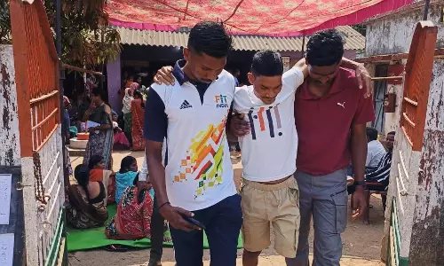 जज्बे को सलाम, IED ब्लास्ट में घायल जवान ने किया मतदान