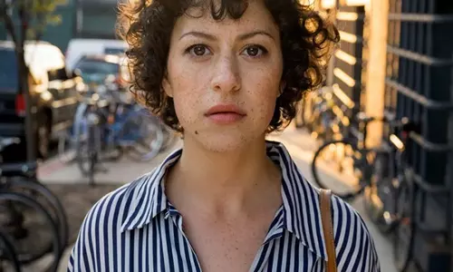 Alia Shawkat द रॉन्ग गर्ल्स में क्रिस्टन स्टीवर्ट के साथ शामिल हुईं