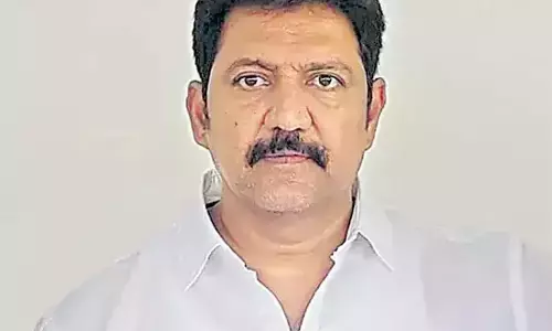 Andhra: वल्लभनेनी वामशी को हाईकोर्ट में झटका Andhra: वल्लभनेनी वामशी को हाईकोर्ट में झटका