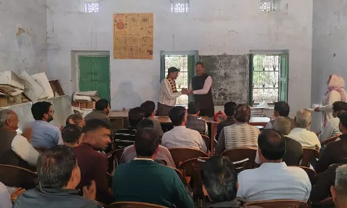 Sikar: निजी विद्यालयों के संस्था प्रधानों की अपार आईडी की समीक्षा बैठक