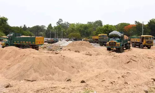 Hyderabad: रेत के अवैध खनन और परिवहन पर 26 मामले दर्ज