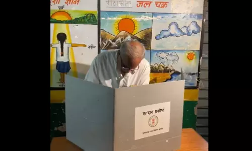 भूपेश बघेल ने कुरुदडीह में पंचायत चुनाव के लिए वोट डाला
