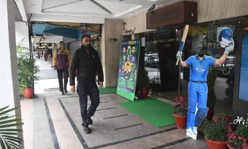 Chandigarh: भारत-पाक मुकाबले से पहले खाने-पीने की दुकानों पर क्रिकेट का बुखार चढ़ा Chandigarh: भारत-पाक मुकाबले से पहले खाने-पीने की दुकानों पर क्रिकेट का बुखार चढ़ा