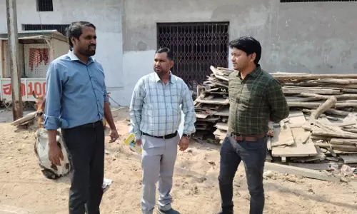 आयुक्त ने आमानाका ब्रिज के नीचे निर्माणाधीन वेंडिंग जोन विकास कार्य की प्रगति देखी