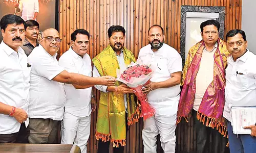 Telangana: एसोसिएशन के प्रदेश अध्यक्ष महासचिव अन्य नेताओं ने सीएम से मुलाकात की Telangana: एसोसिएशन के प्रदेश अध्यक्ष महासचिव अन्य नेताओं ने सीएम से मुलाकात की
