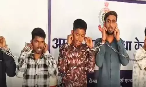 बराती की हत्या करने वाले गिरफ्तार, पुलिस ने निकाला जुलूस