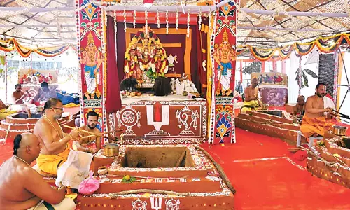 Telangana: यदागिरिगुट्टा में पंचकुंडथ्मका महायज्ञ शुरू