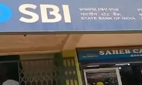 Odisha : मयूरभंज में बदमाशों ने बंदूक की नोक पर एसबीआई से 27 लाख रुपये लूटे Odisha : मयूरभंज में बदमाशों ने बंदूक की नोक पर एसबीआई से 27 लाख रुपये लूटे