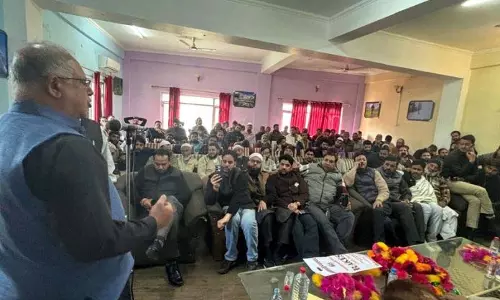 मोदी सरकार जम्मू-कश्मीर के लोगों की भावनाओं से खेल रही: JKPCC chief मोदी सरकार जम्मू-कश्मीर के लोगों की भावनाओं से खेल रही: JKPCC chief