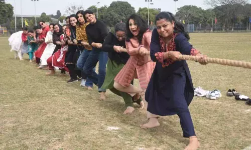Jasmine, अवनीत को पशु चिकित्सक मीट के दौरान सर्वश्रेष्ठ एथलीट घोषित किया Jasmine, अवनीत को पशु चिकित्सक मीट के दौरान सर्वश्रेष्ठ एथलीट घोषित किया