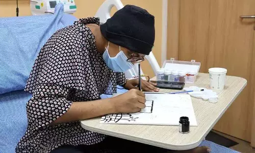 Hyderabad के स्टार हॉस्पिटल में कैंसर रोगियों के लिए आर्ट थेरेपी का आयोजन किया