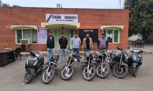 Chandigarh: चोरी के आरोप में किशोर गिरफ्तार, 7 दोपहिया वाहन जब्त Chandigarh: चोरी के आरोप में किशोर गिरफ्तार, 7 दोपहिया वाहन जब्त
