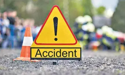 Peddapalli में सड़क दुर्घटना में सिंगरेनी कर्मचारी की मौत