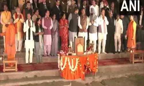 दिल्ली मुख्यमंत्री रेखा गुप्ता के रूप में पहले दिन कैबिनेट के सदस्य Yamuna Aarti में शामिल हुए दिल्ली मुख्यमंत्री रेखा गुप्ता के रूप में पहले दिन कैबिनेट के सदस्य Yamuna Aarti में शामिल हुए