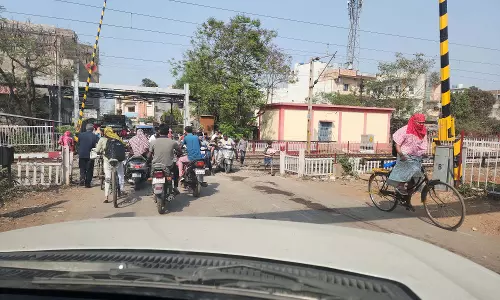 रेलवे की अनियमिता पर जनाक्रोश कोटा में रेलवे की अनियमिता पर जनाक्रोश कोटा में