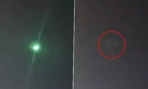 आसमान में उड़ती हुई दिखाई दी UFO जैसी रहस्यमयी चीज, देखें वायरल वीडियो आसमान में उड़ती हुई दिखाई दी UFO जैसी रहस्यमयी चीज, देखें वायरल वीडियो
