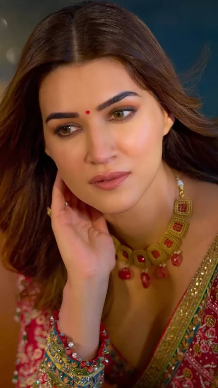 कृति सेनन का दिखा ट्रेडिशनल अवतार