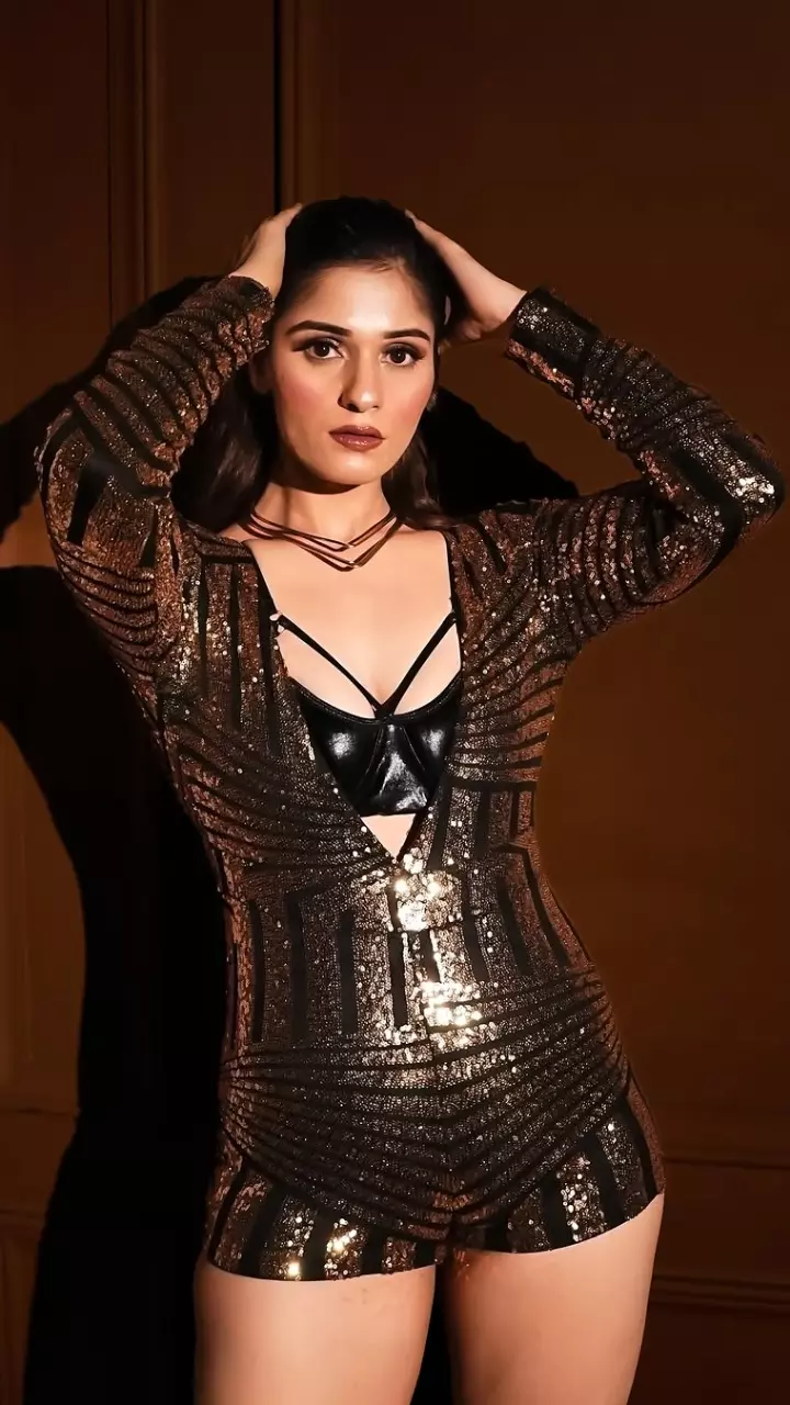 दीक्षा निझावन ने कराया ग्लैमर फोटोशूट