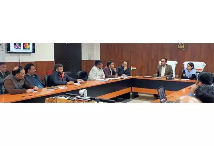Jammu: मंडलायुक्त ने महा शिवरात्रि शिवखोरी मेले की व्यवस्था की समीक्षा की Jammu: मंडलायुक्त ने महा शिवरात्रि शिवखोरी मेले की व्यवस्था की समीक्षा की
