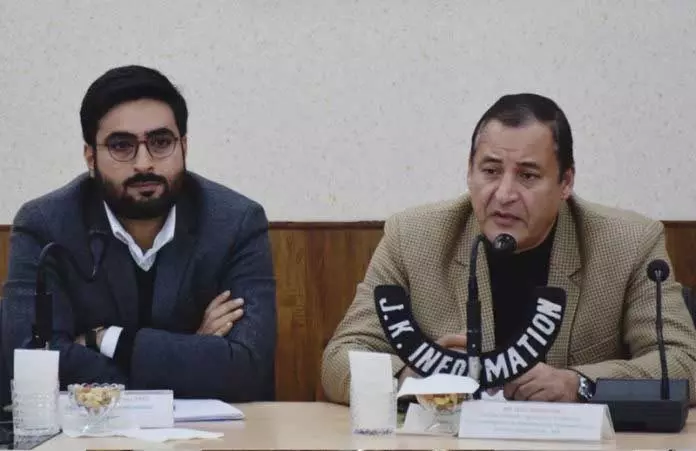 जावेद डार ने Budgam के विकास परिदृश्य की समीक्षा की जावेद डार ने Budgam के विकास परिदृश्य की समीक्षा की