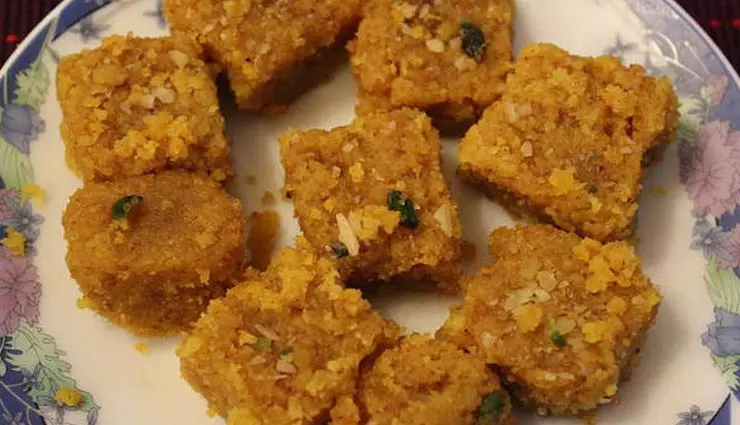 Moong Dal Barfi: खुशी के मौकों पर अलग रंग भर देती है ये मीठी डिश Moong Dal Barfi: खुशी के मौकों पर अलग रंग भर देती है ये मीठी डिश