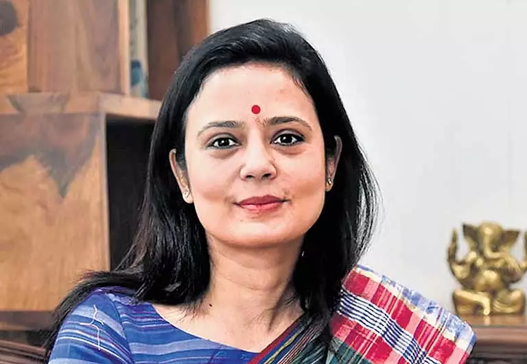TMC सांसद महुआ राज्य में तृणमूल के लिए पैर जमाने की कोशिश में TMC सांसद महुआ राज्य में तृणमूल के लिए पैर जमाने की कोशिश में