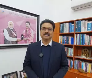 रेखा गुप्ता को डीयू के कुलपति ने दी बधाई रेखा गुप्ता को डीयू के कुलपति ने दी बधाई
